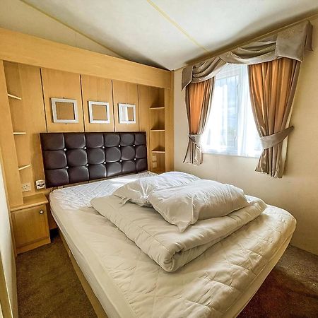 6 Berth Caravan Nearby Hunstanton Beach Front In Norfolk Ref 13019L Экстерьер фото
