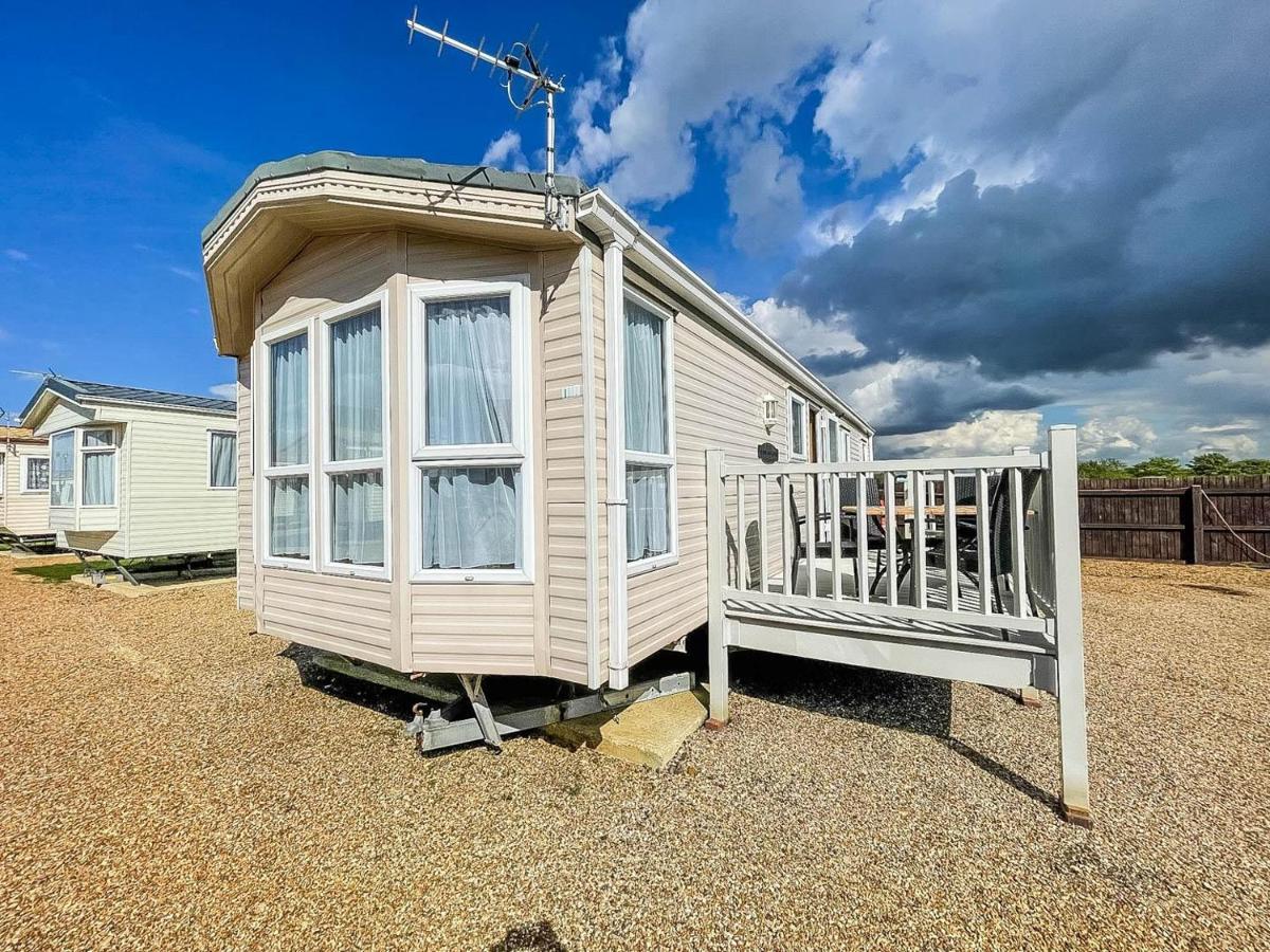 6 Berth Caravan Nearby Hunstanton Beach Front In Norfolk Ref 13019L Экстерьер фото