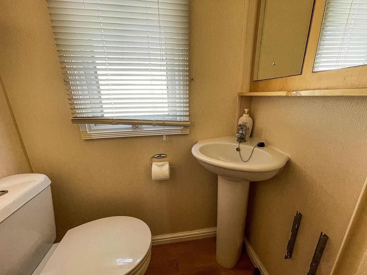 6 Berth Caravan Nearby Hunstanton Beach Front In Norfolk Ref 13019L Экстерьер фото