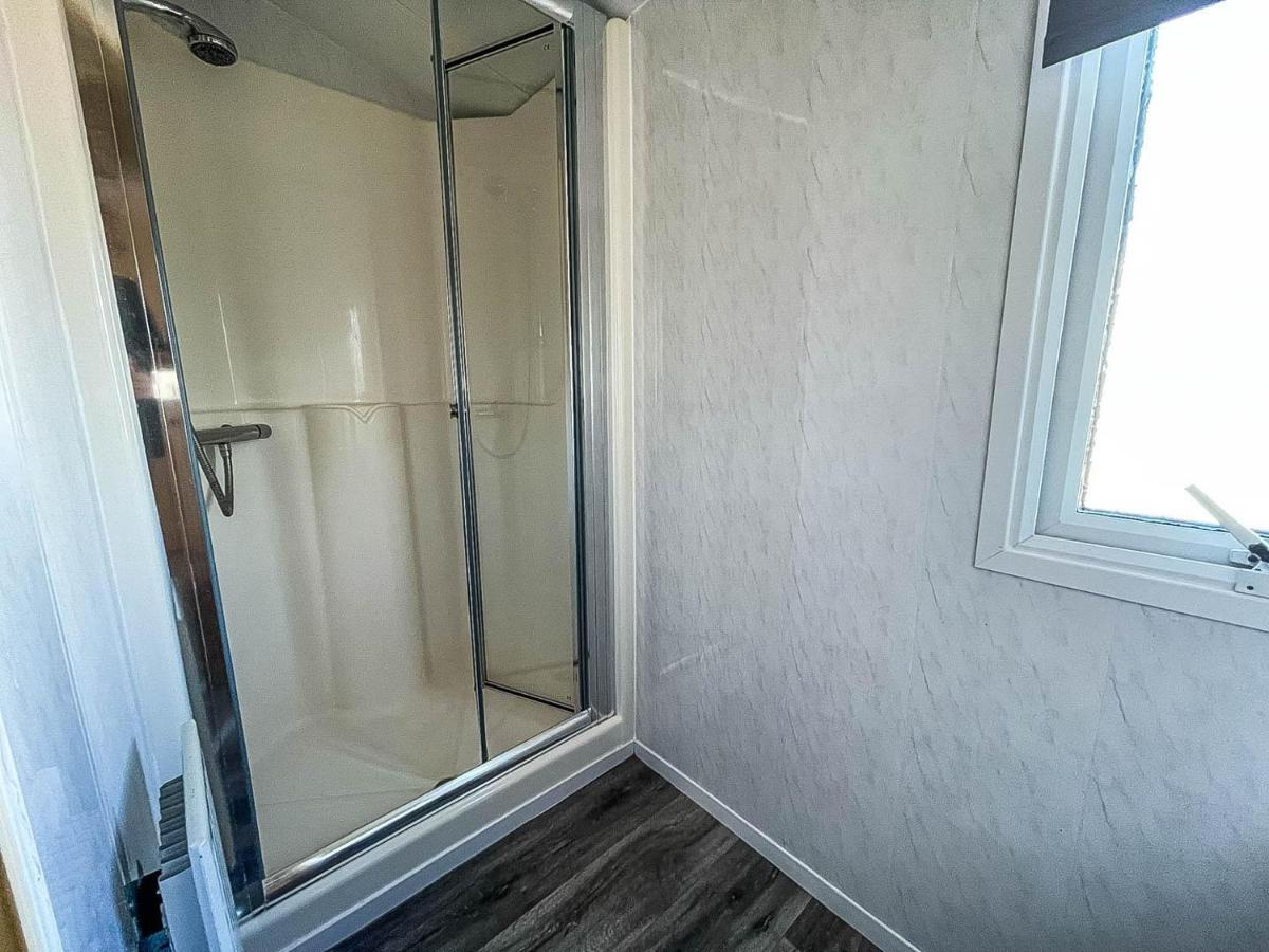 6 Berth Caravan Nearby Hunstanton Beach Front In Norfolk Ref 13019L Экстерьер фото